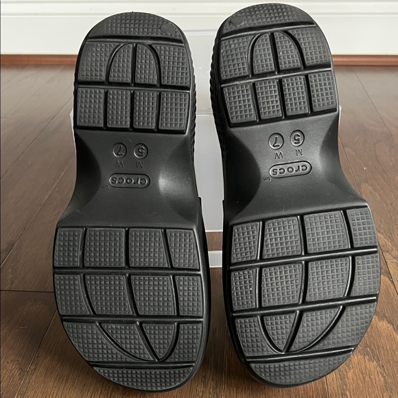 CROCS Stomp Loafer - Picture 9 of 11